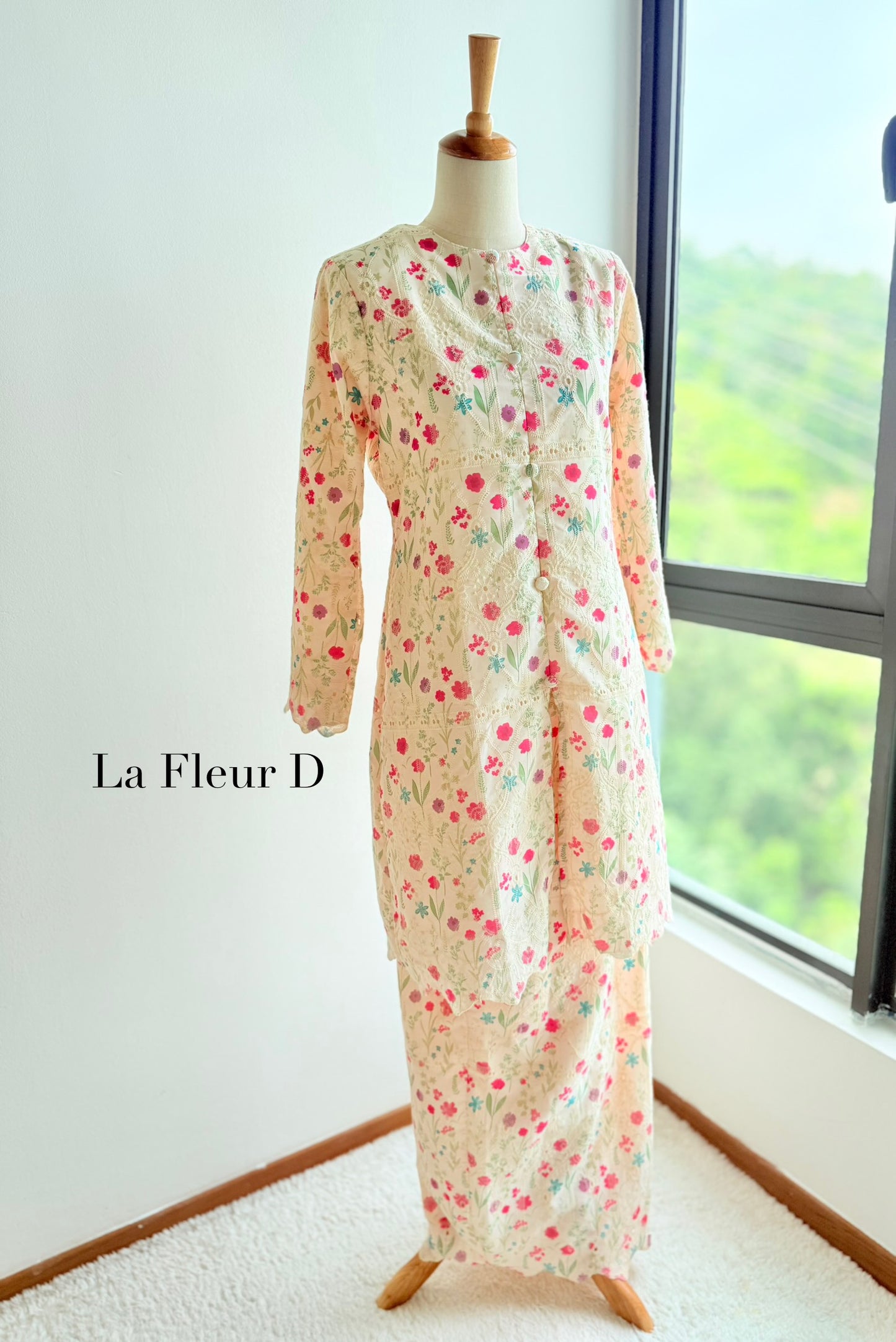 Kebaya La Fluer Cotton Embroidery Eyelet