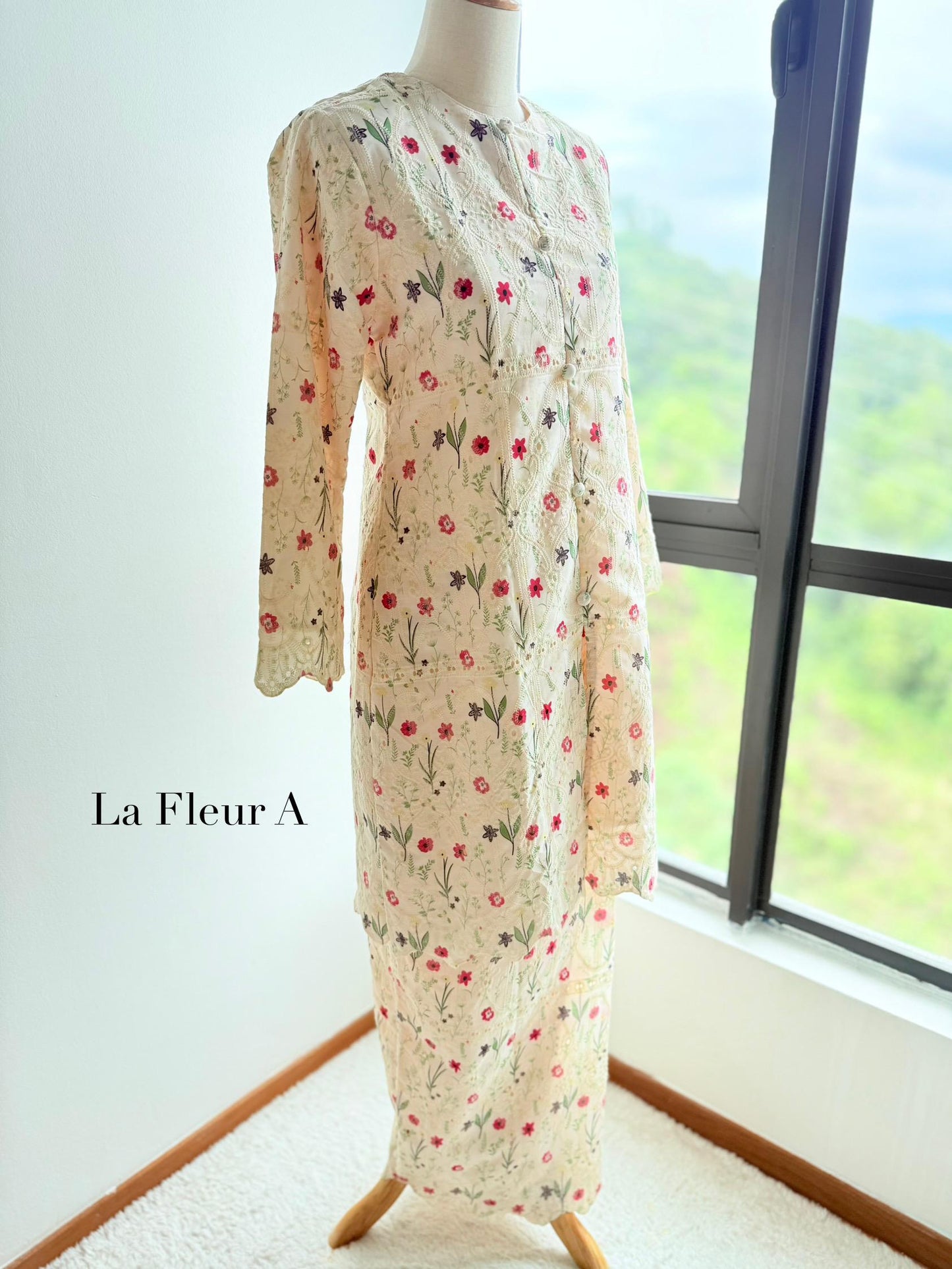 Kebaya La Fluer Cotton Embroidery Eyelet