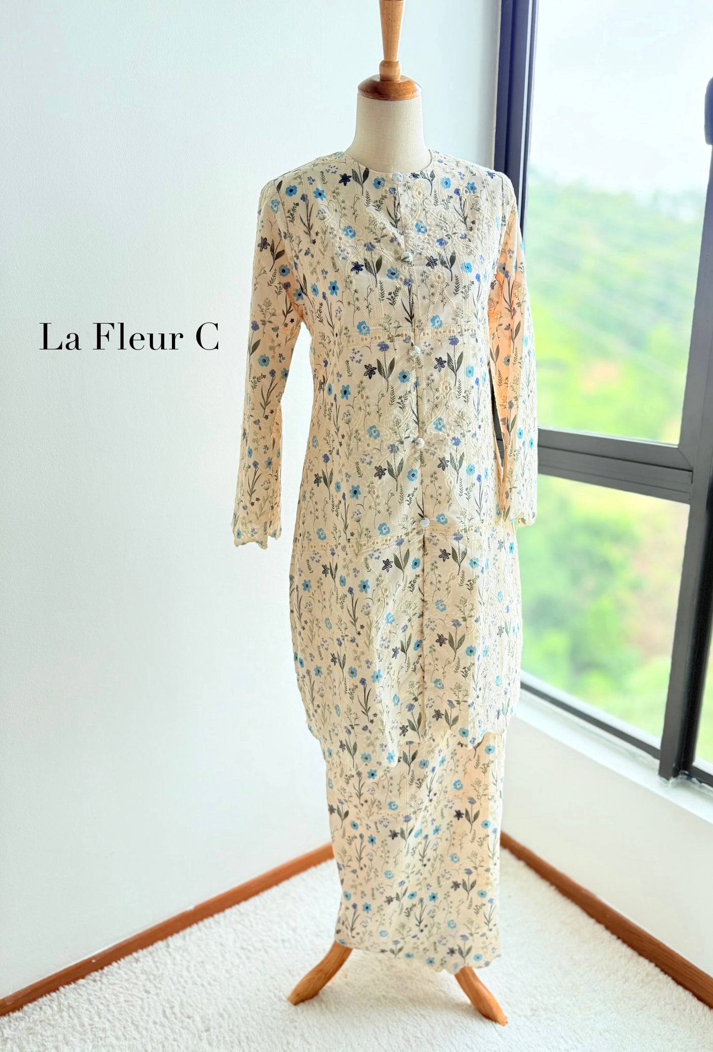 Kebaya La Fluer Cotton Embroidery Eyelet